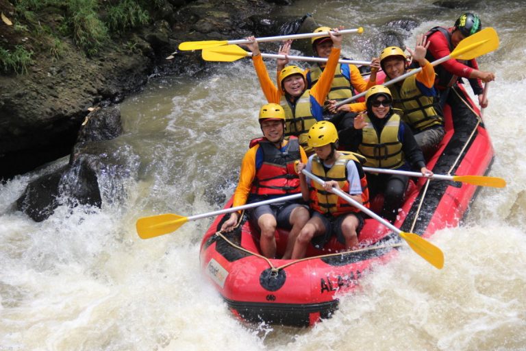Tempatbagi.com - Rafting