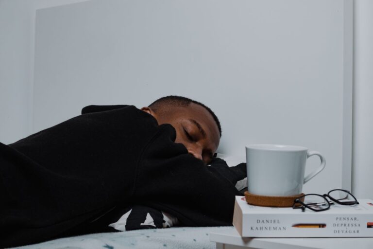 Tidur yang Cukup sebagai Pondasi dari Gaya Hidup Sehat unsplash.com/@nublson