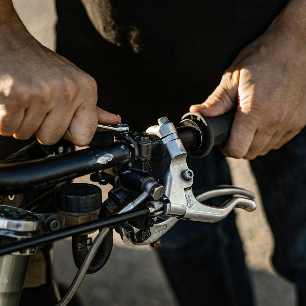 Penyebab Rem Motor Mengunci dan Cara Mencegahnya