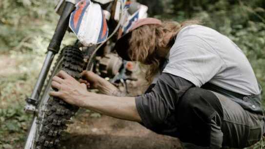 4 Cara Menghemat Bensin Motor