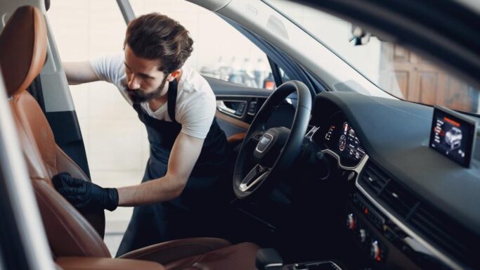 Cara Membersihkan Jok Mobil