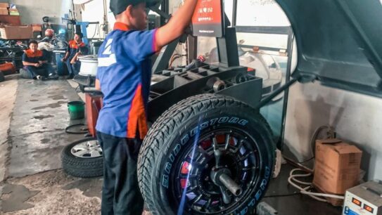 Perbedaan Spooring dan Balancing Mobil yang Harus Anda Lakukan Rutin