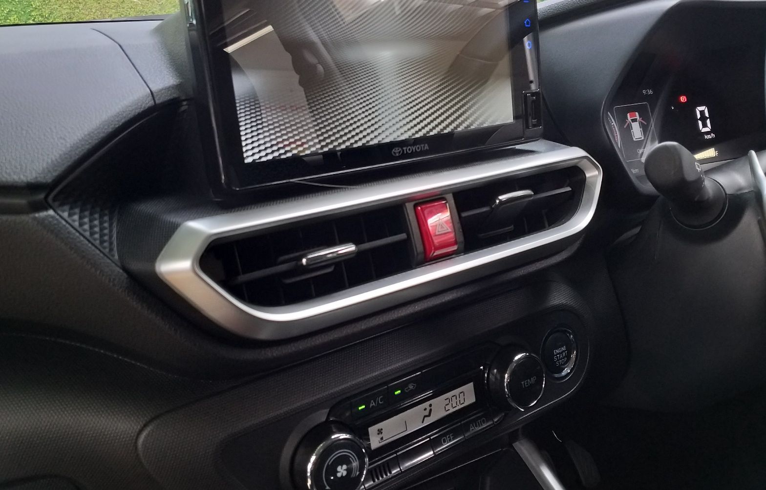 Penyebab Utama AC Mobil Bau, Filter AC Kotor
