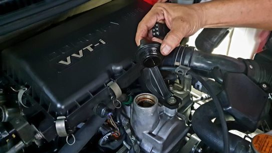 Mesin Mobil Boros Bahan Bakar? Perhatikan Fuel Pump!