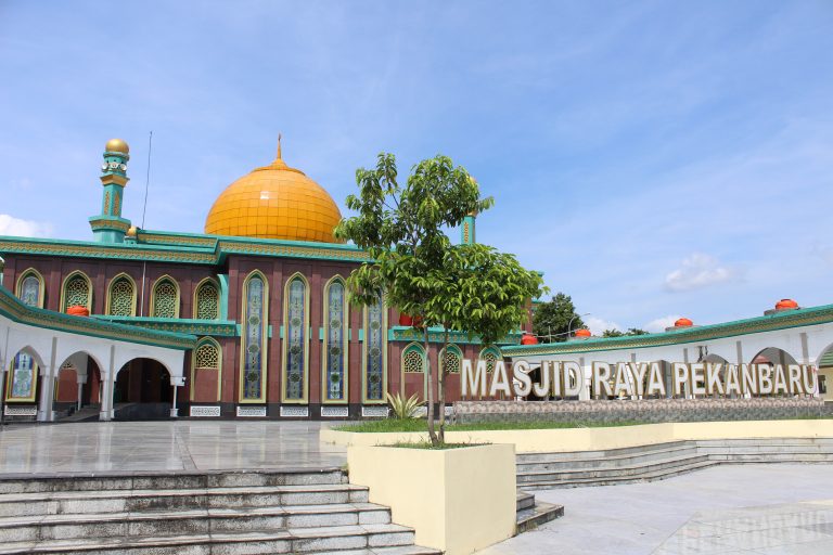 Masjid Raya Pekanbaru dan 5 Tempat Wisata Sejarah Paling Ikonik yang Wajib Anda Kunjungi